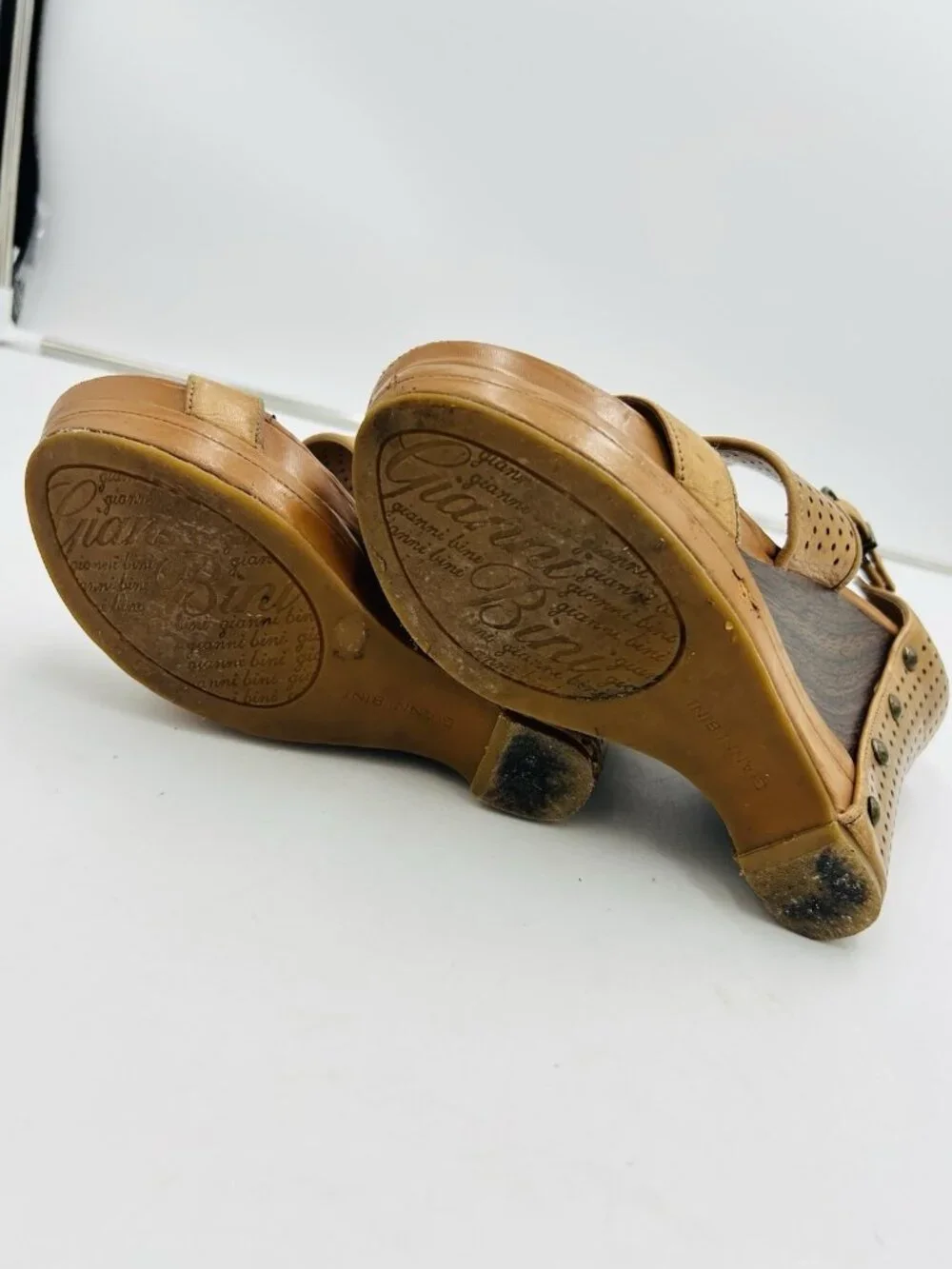 Gianni Bini Camel Leather Wooden Perforated Wedge Platform Sandal Sz 6.5